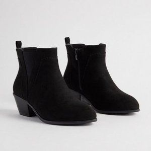 Torrid Black Scalloped edge Chelsea Bootie Size 11.5